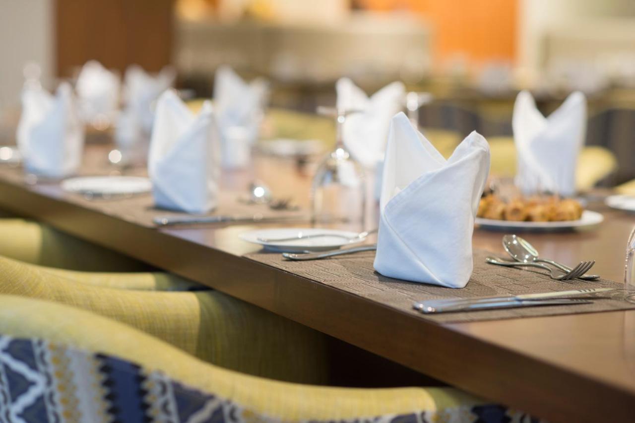 Holiday Suites Al Azizia Mekka Exterior foto The hotel's restaurant