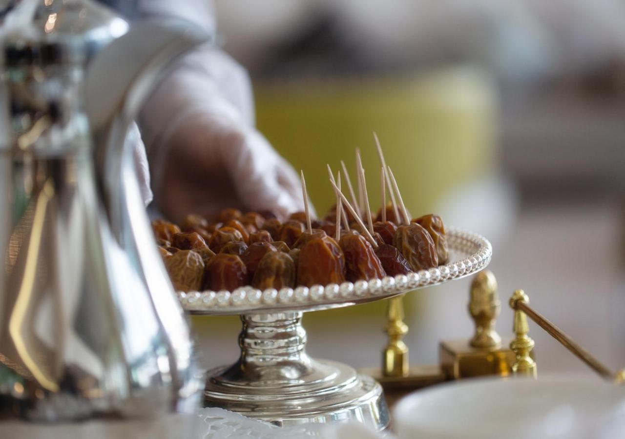 Holiday Suites Al Azizia Mekka Exterior foto Dates are a traditional food in the Middle East.
