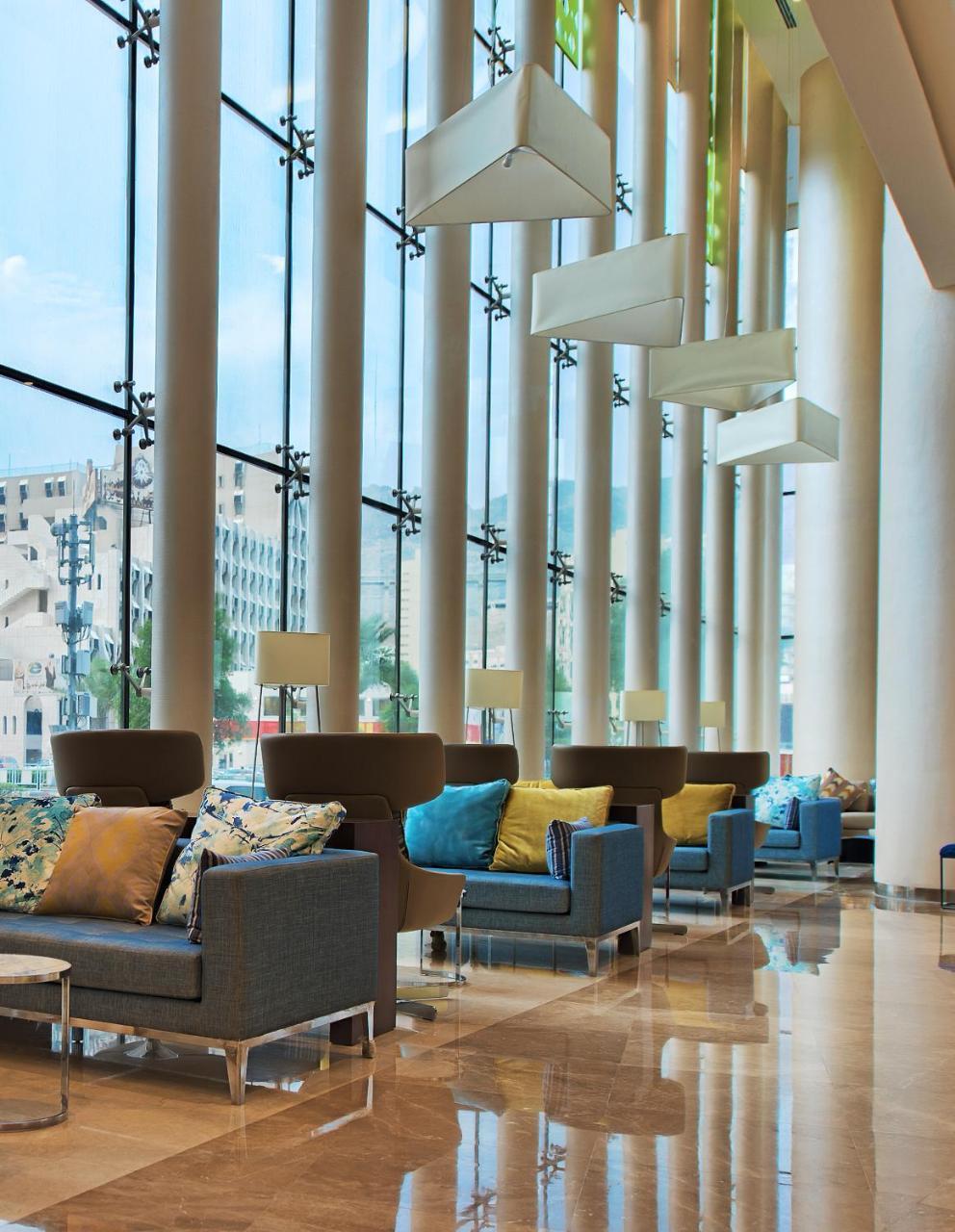 Holiday Suites Al Azizia Mekka Exterior foto The hotel lobby