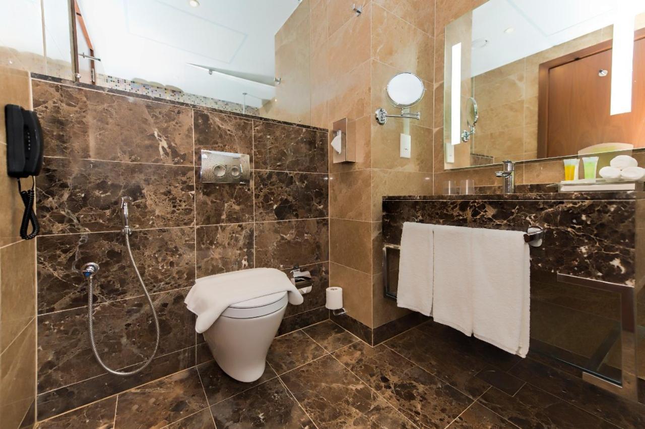 Holiday Suites Al Azizia Mekka Exterior foto Bathroom