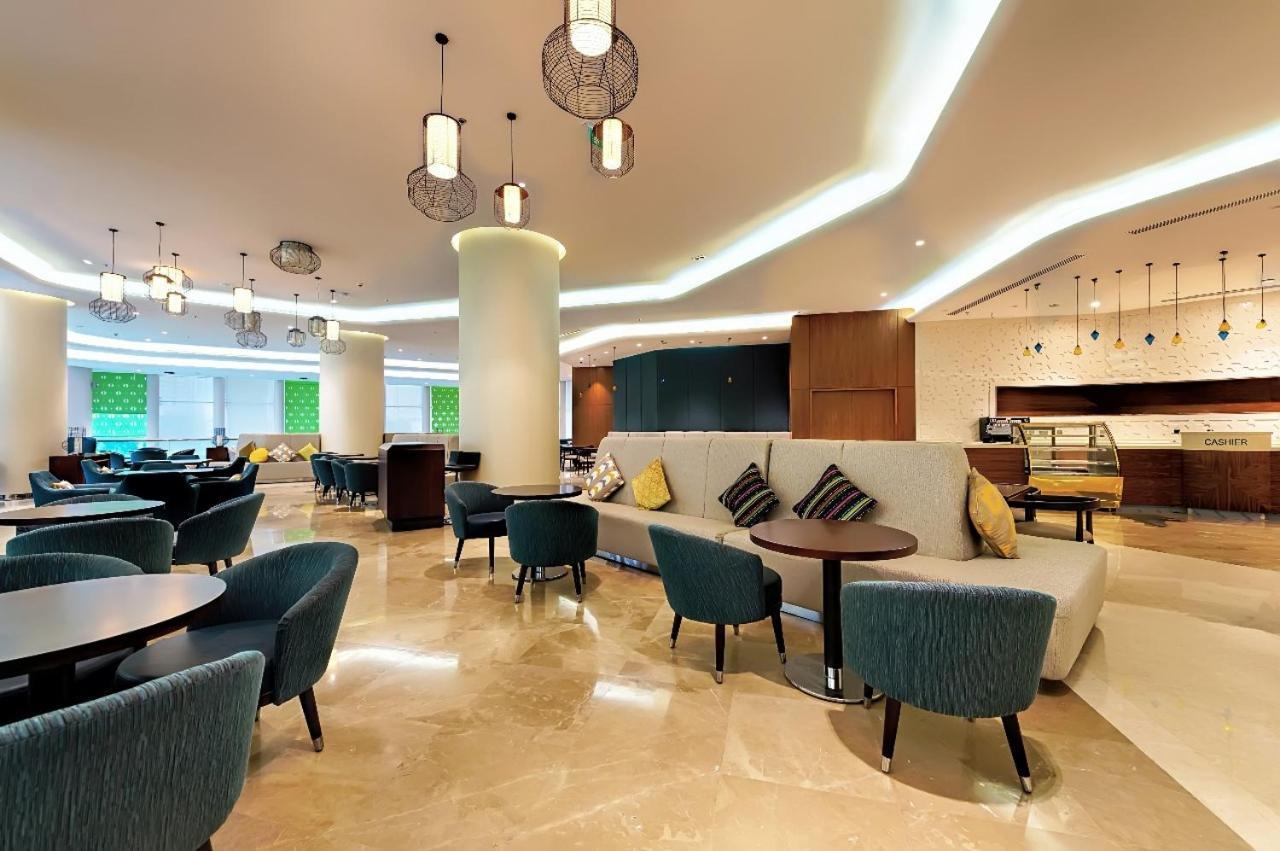 Holiday Suites Al Azizia Mekka Exterior foto The hotel's lobby