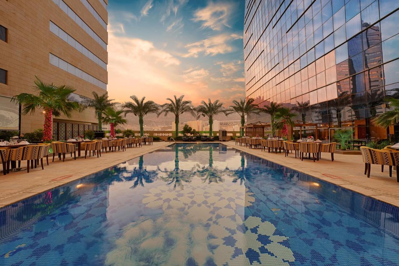 Holiday Suites Al Azizia Mekka Exterior foto The pool at Jumeirah Jumeirah
